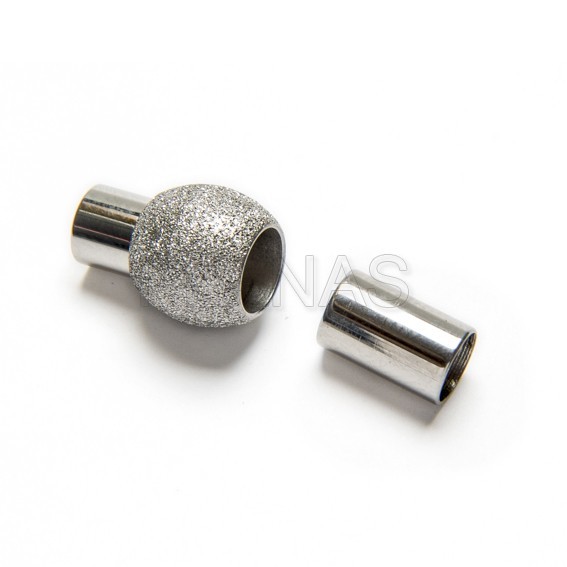 Aço 4 milímetros fecho magnético.