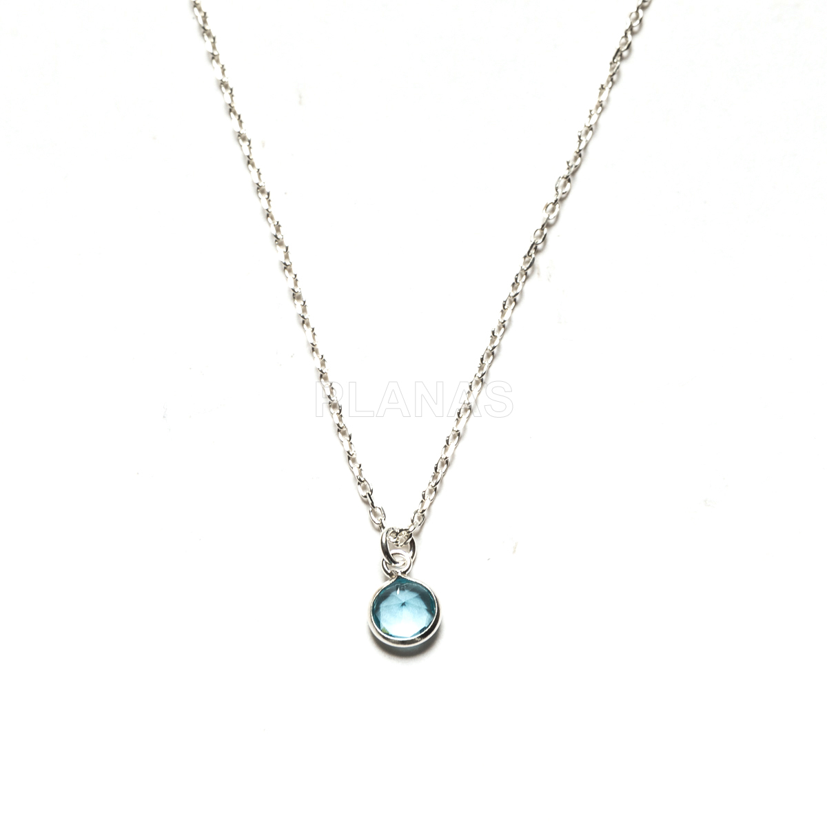 Colar minimalista em prata de lei e zircônia cúbica.