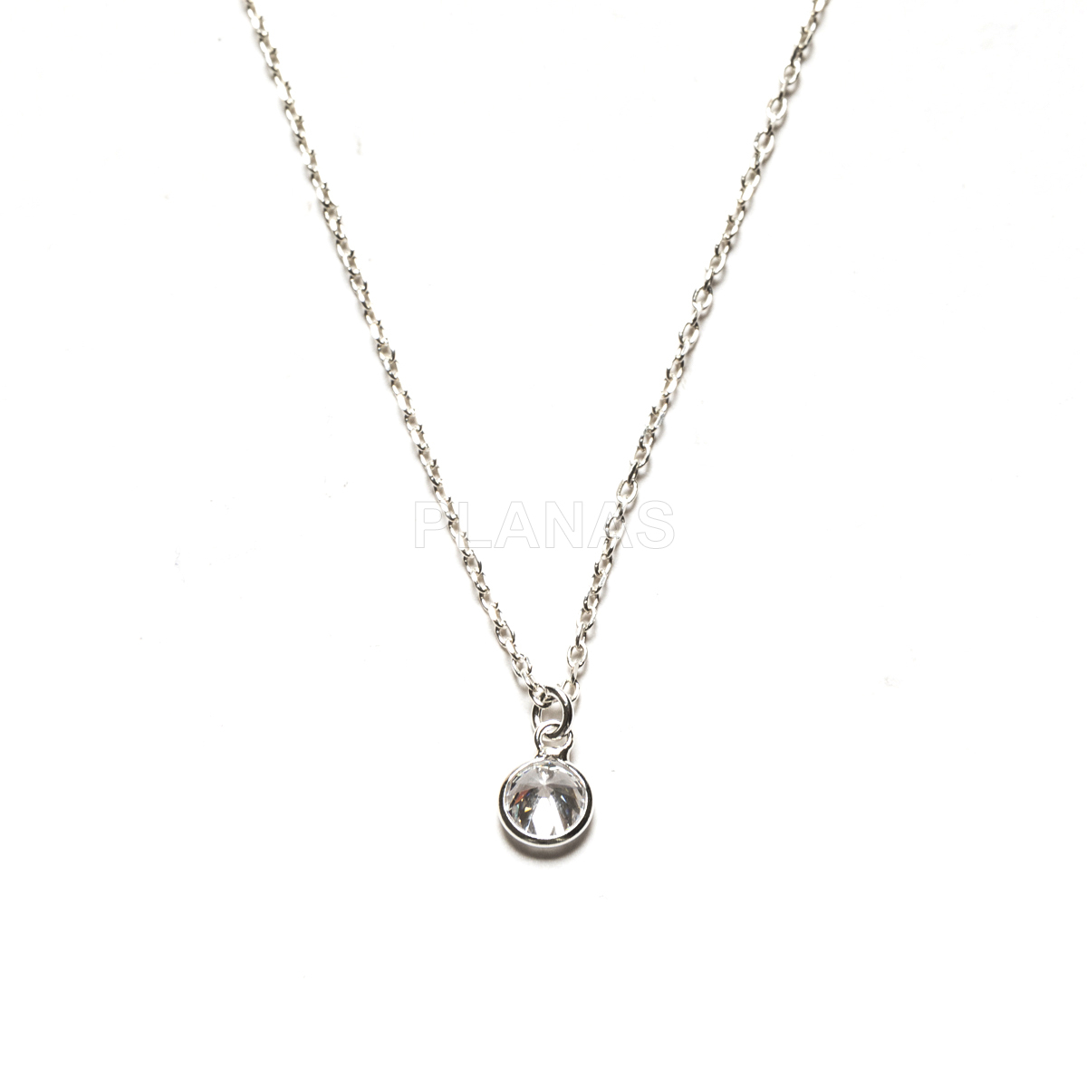 Colar minimalista em prata de lei e zircônia cúbica.