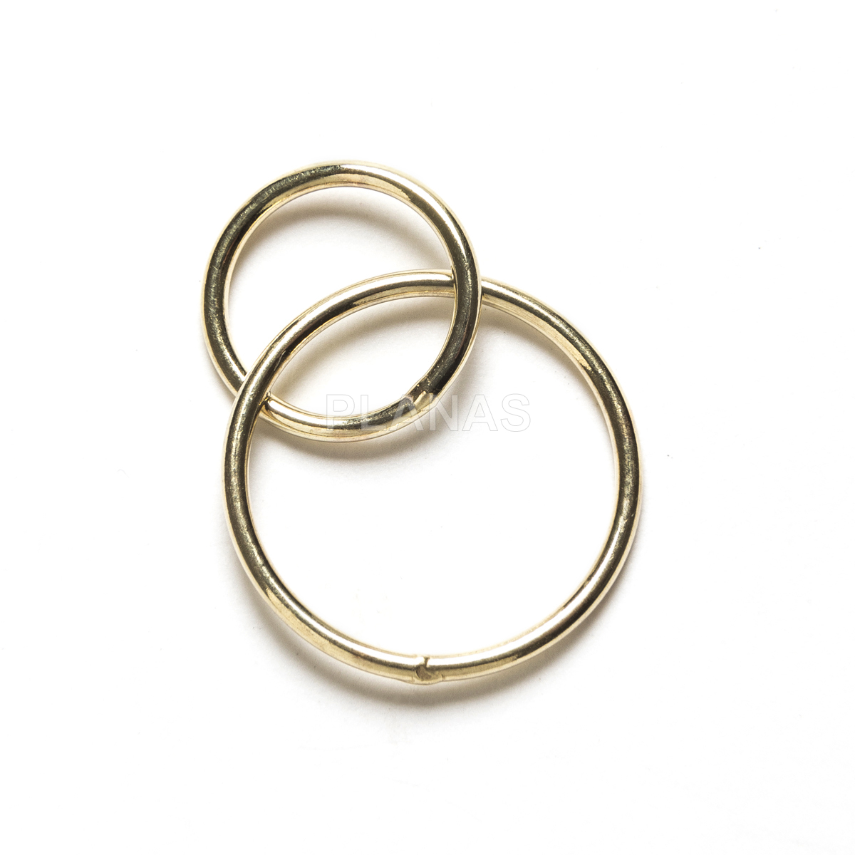 Anéis soldados em prata lei.