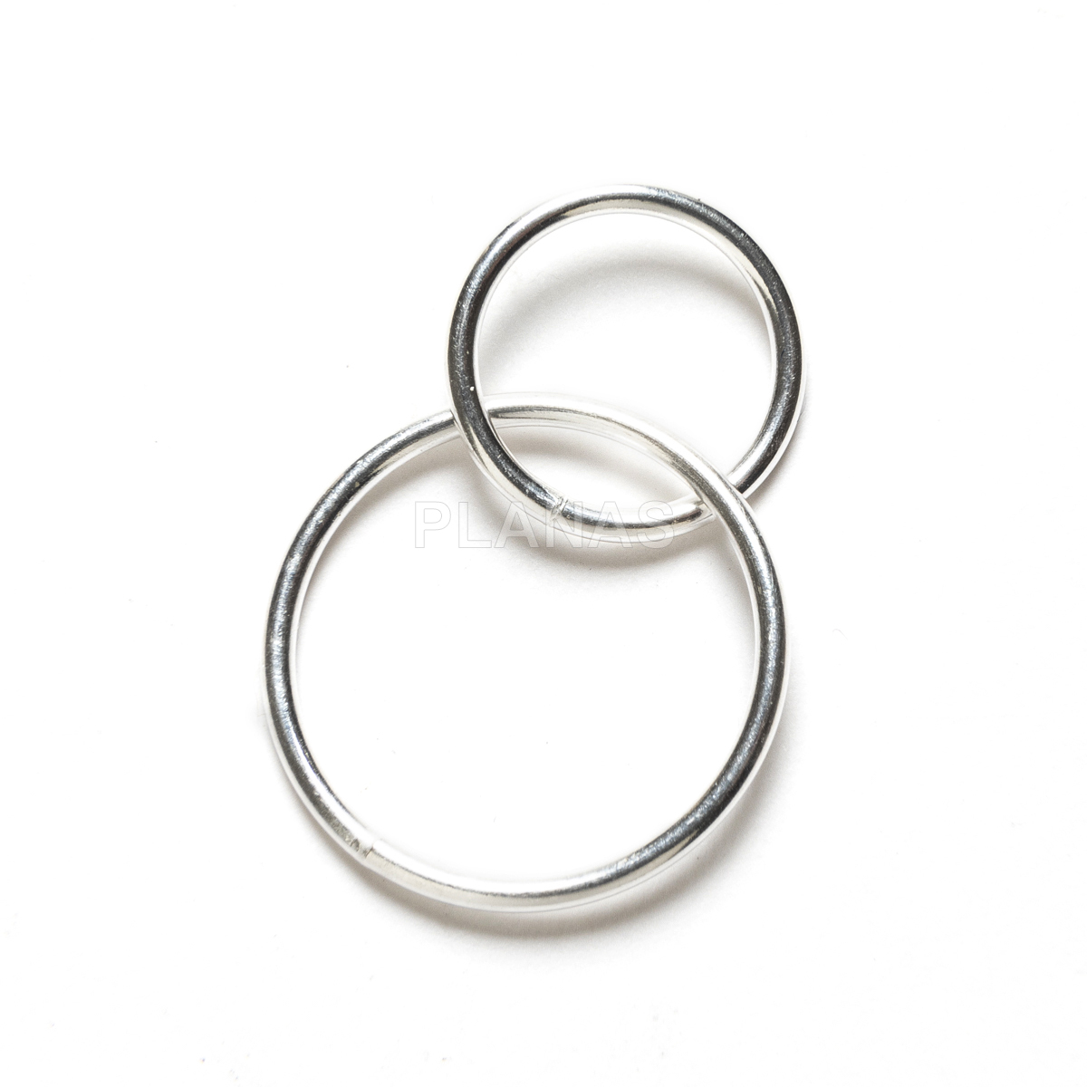 Anéis soldados em prata lei.