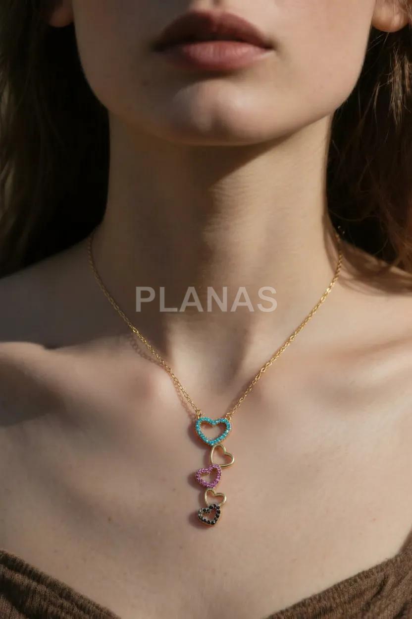 Colar em prata de lei folheada a ródio com zircões coloridos.