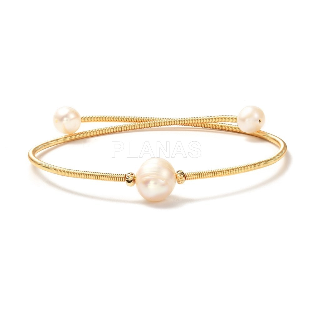 Pulsera en Acero Inoxidable y Baño Oro con Perlas Cultivadas.  