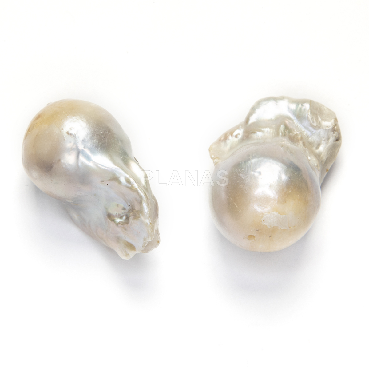 Freshwater cultured pearl.27x17mm.