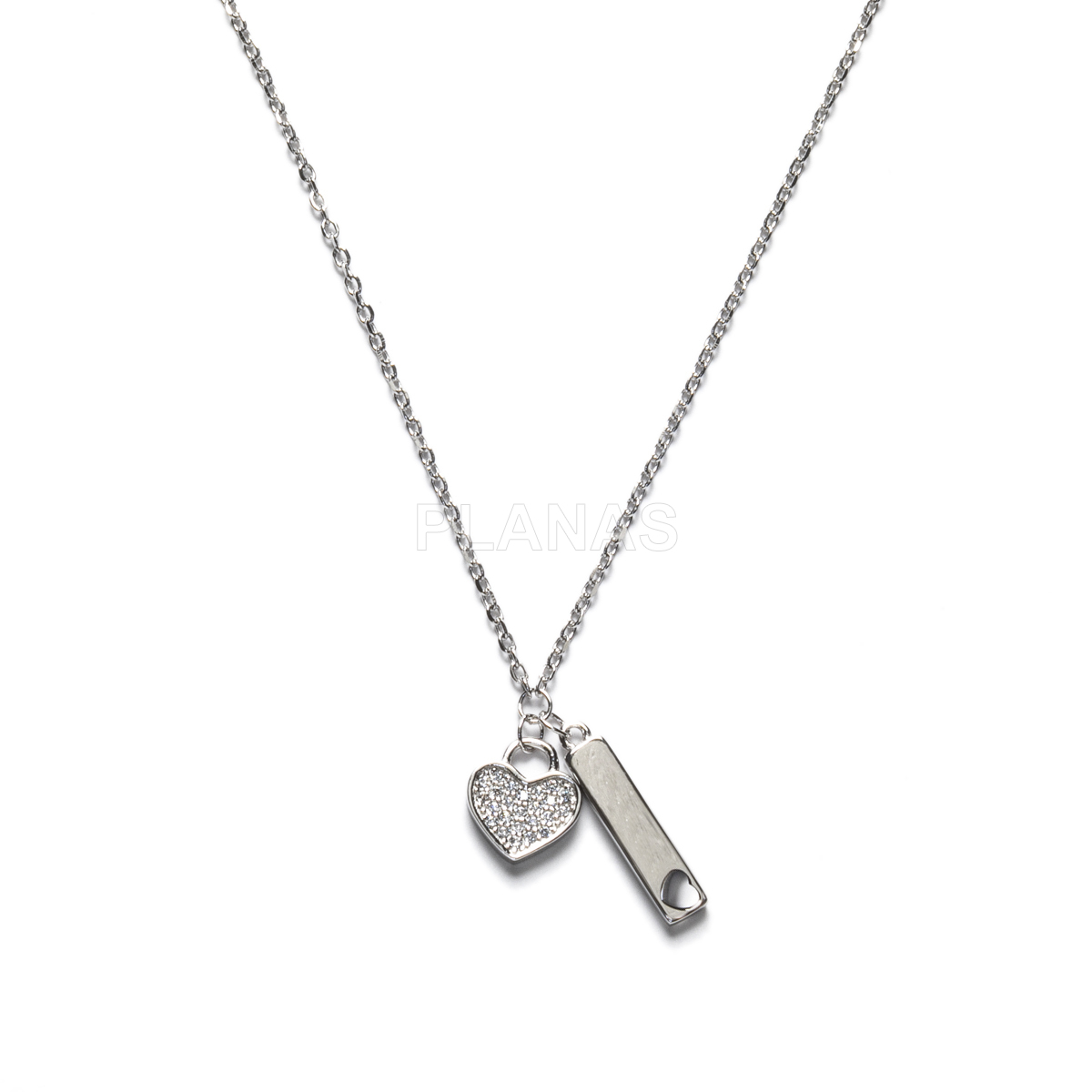 Colar de prata esterlina com zircões. coração e placa.