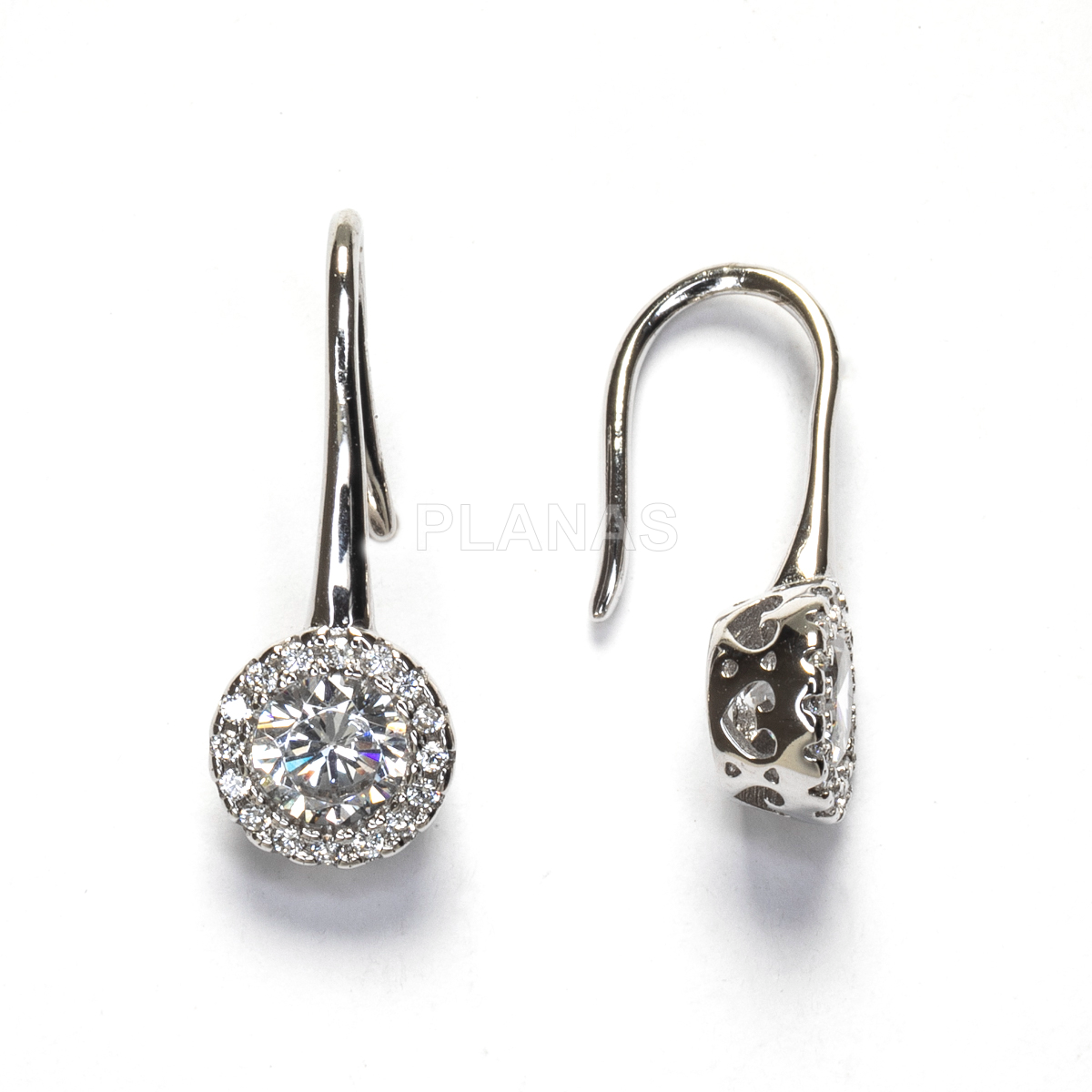 Pendientes en Plata de ley y Circonitas blancas.  