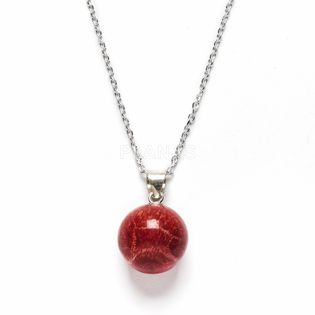 Colar em prata de lei e coral de 12 mm. 