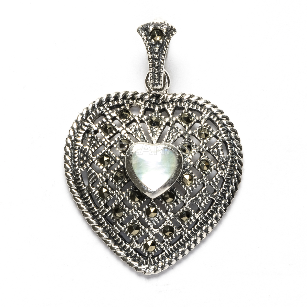 Colgante en plata de ley y Marquesitas. CORAZÓN.