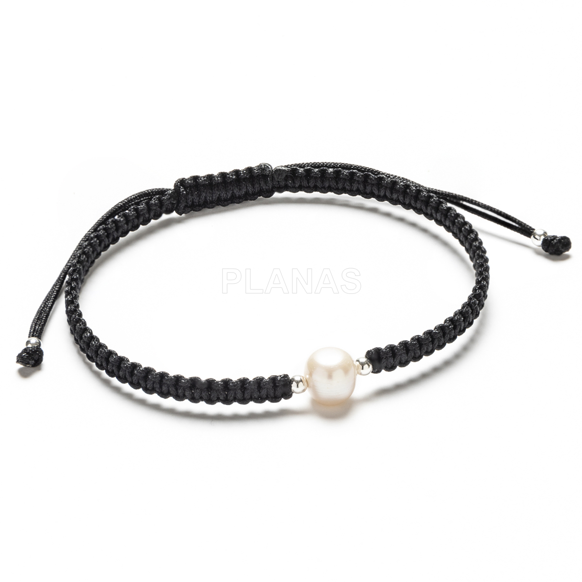 Pulseira de macramê em prata de lei e pérola cultivada. 