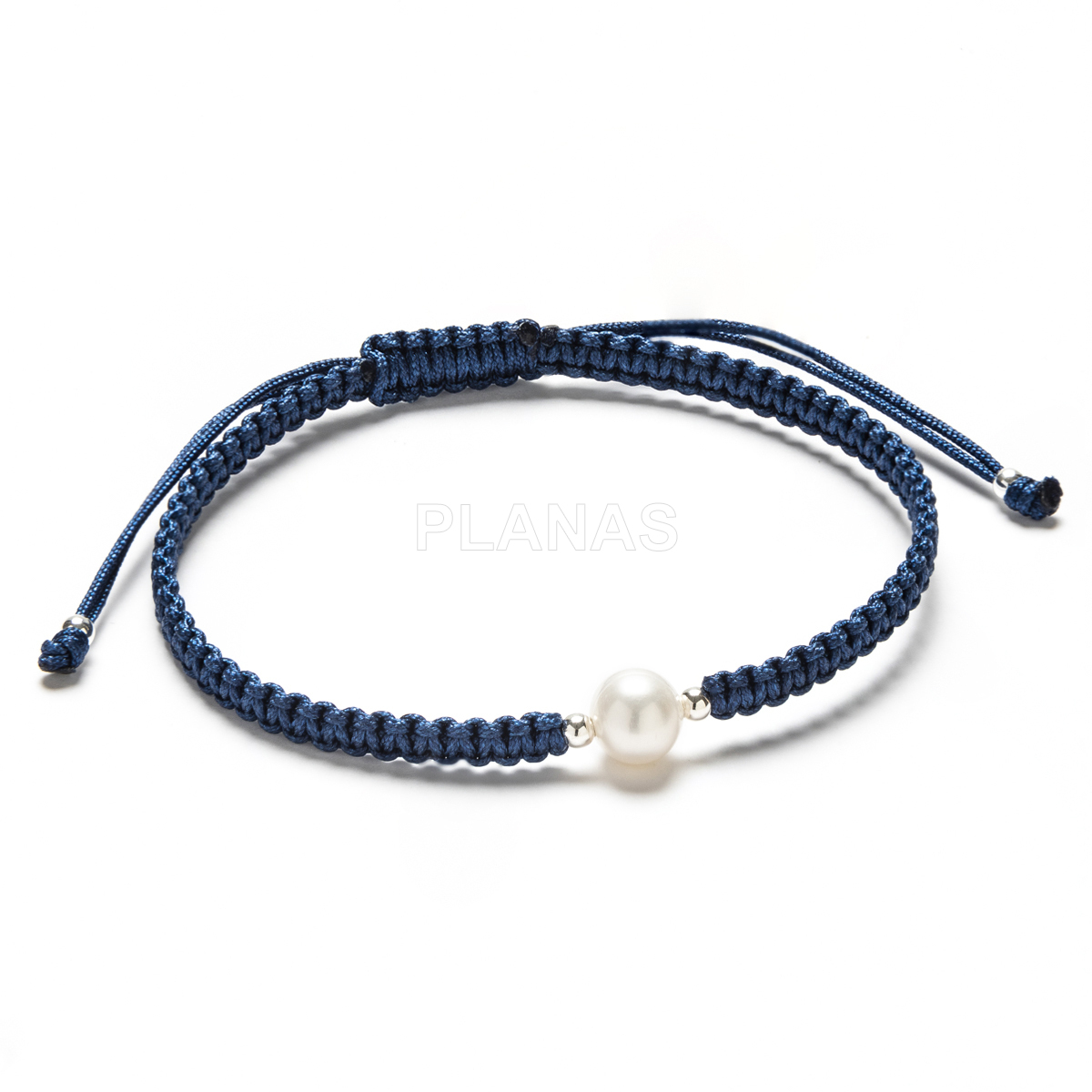 Pulseira de macramê em prata de lei e pérola cultivada. 