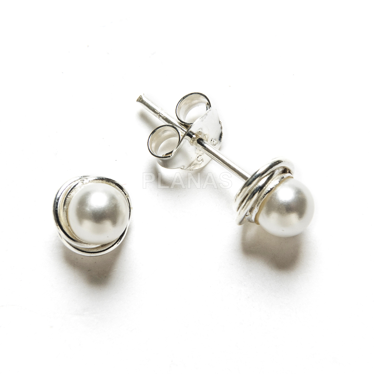 Pendientes en Plata de Ley y Perla shell.