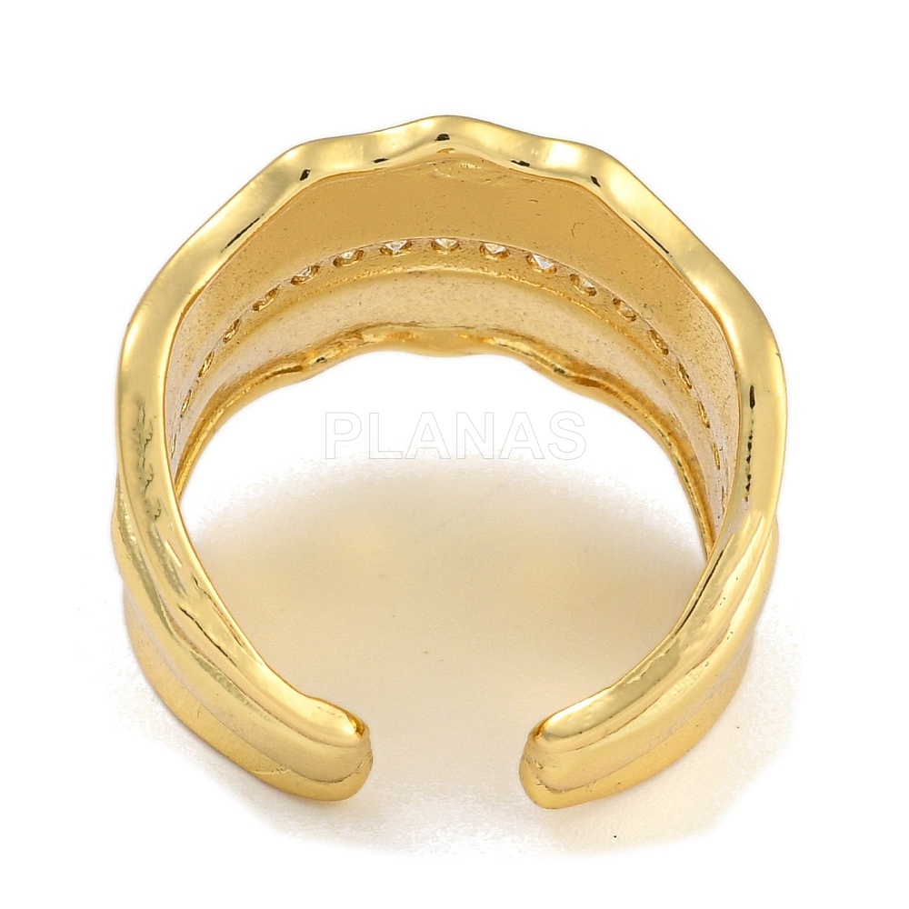 Anel em latão e banhado a ouro com zircônias brancas. 