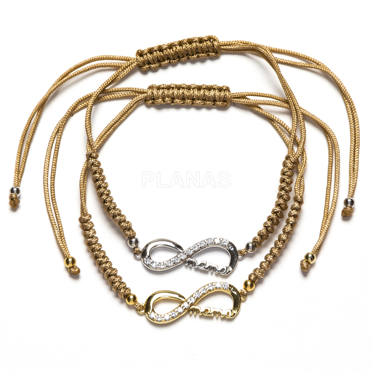 Pulseira de macramê em prata de lei em tons de bege. infinito/mãe.