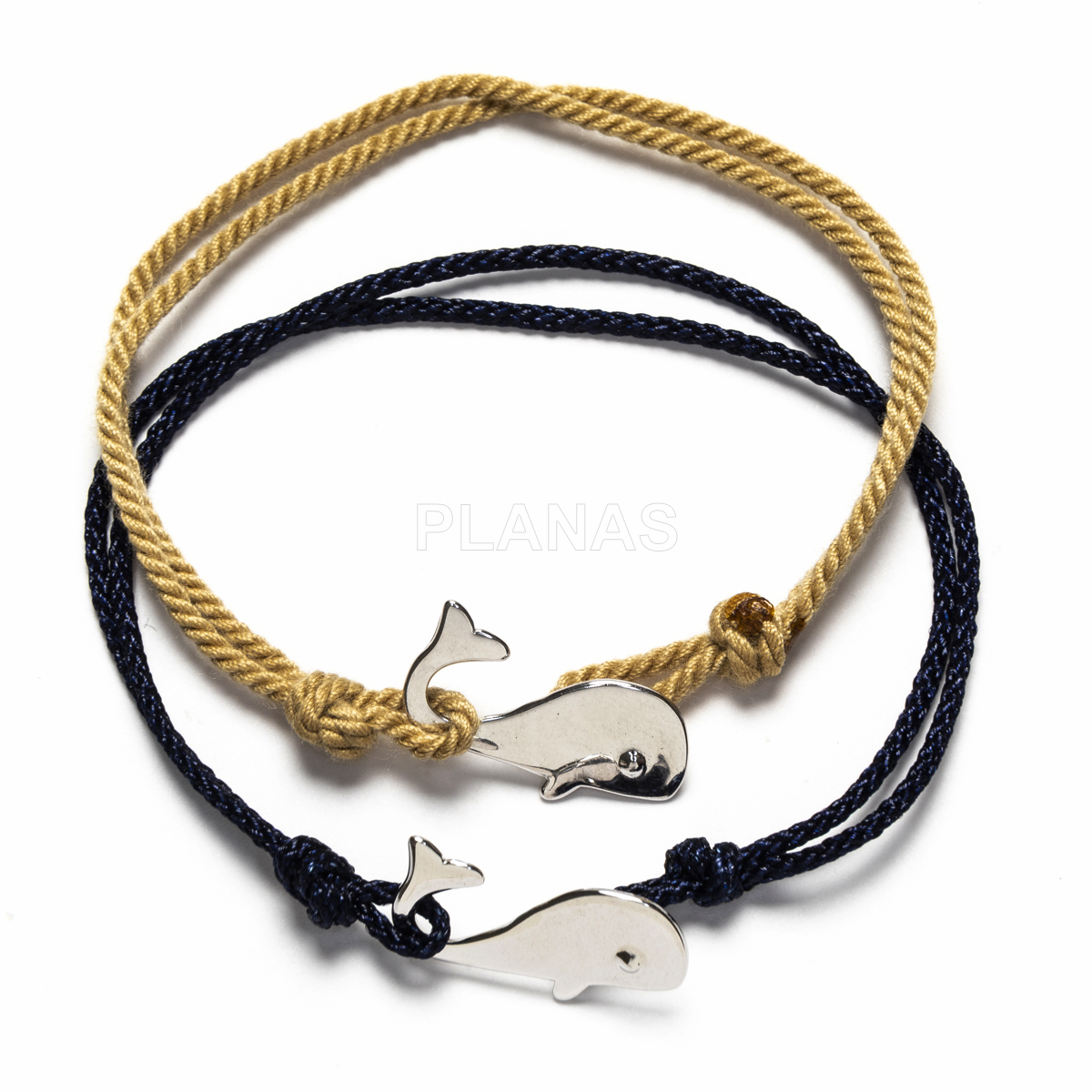 Pulseira de macramê em prata de lei. baleia.