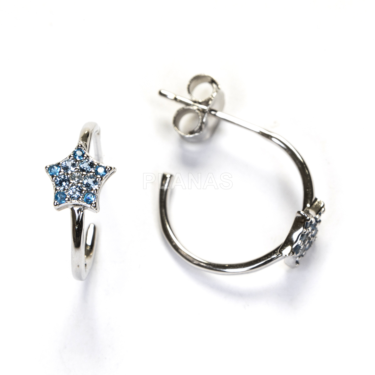 Brincos de argola em prata de lei e zircônia azul. estrela.