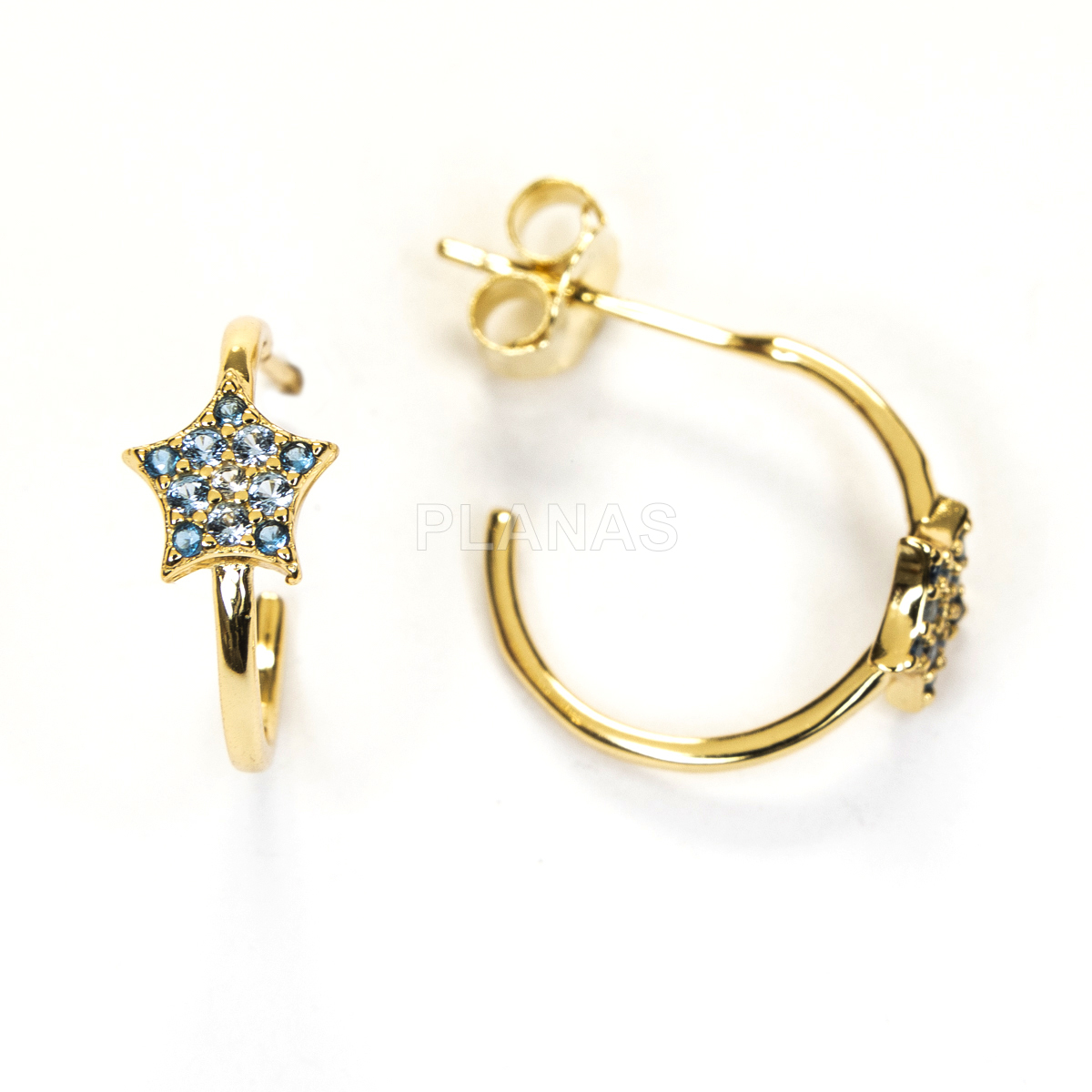 Brincos de argola em prata de lei e zircônia azul. estrela.