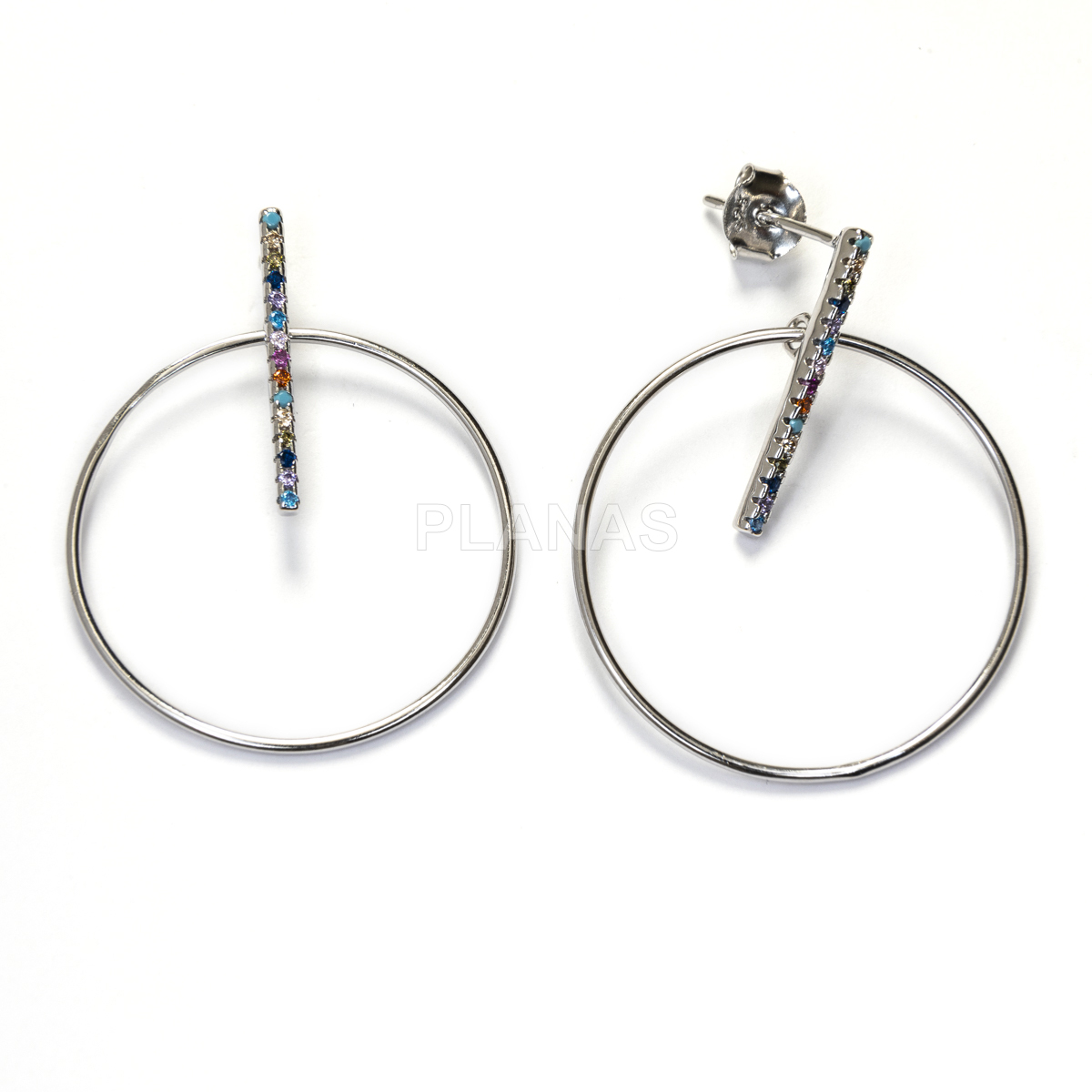 Argolas em prata de lei e zircônias coloridas.   
