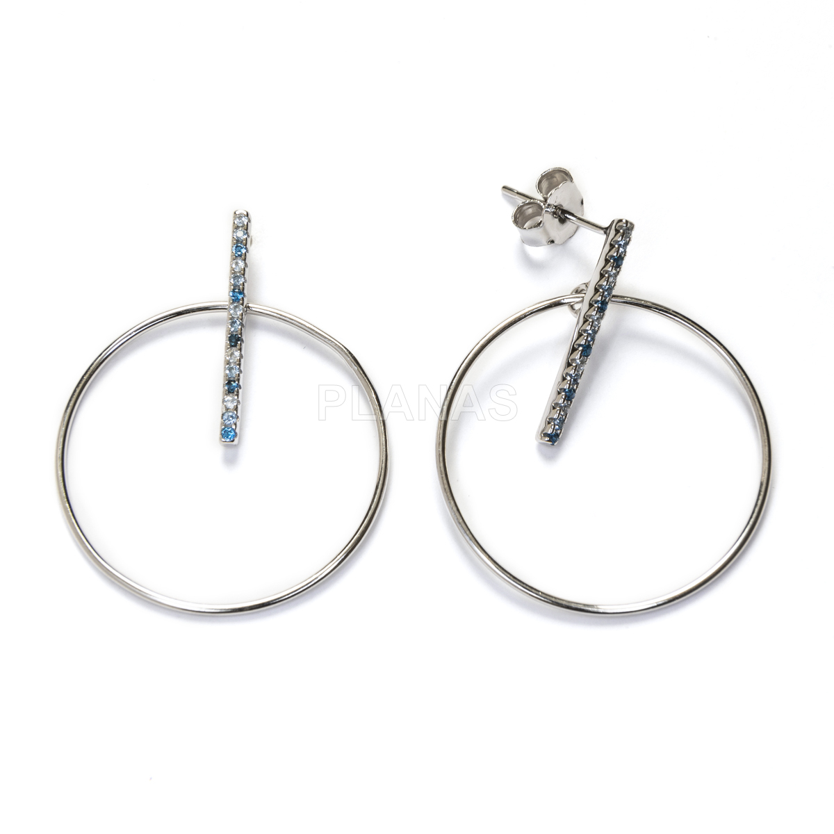 Argolas de prata esterlina e zircônia azul.   