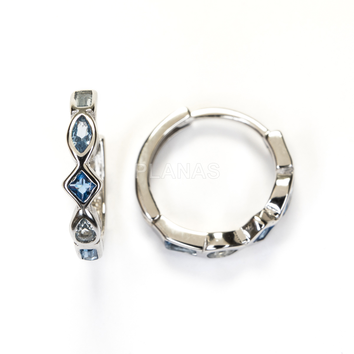 Argolas de prata esterlina e zircônia azul.   