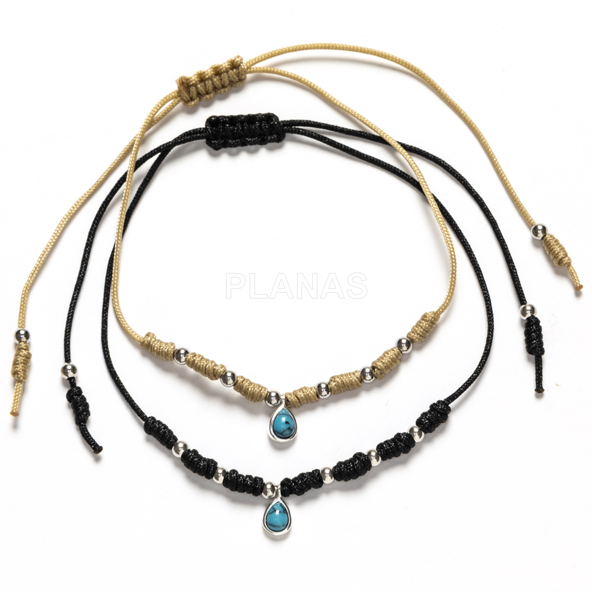 Pulseira de macramê em prata de lei. rasgo.