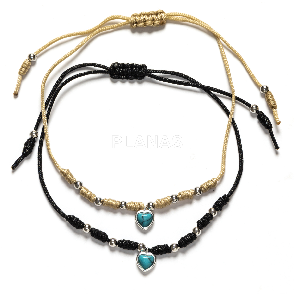 Pulseira de macramê em prata de lei. coração.