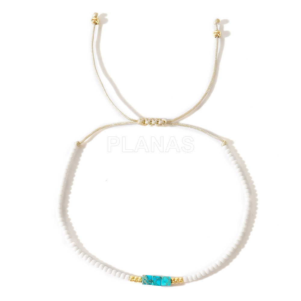 Pulseira de nylon ajustável com contas japonesas.