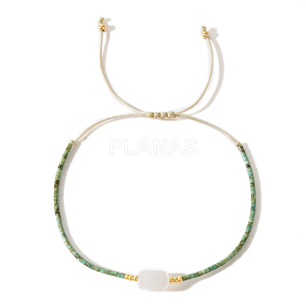 Pulseira de nylon ajustável com contas japonesas.
