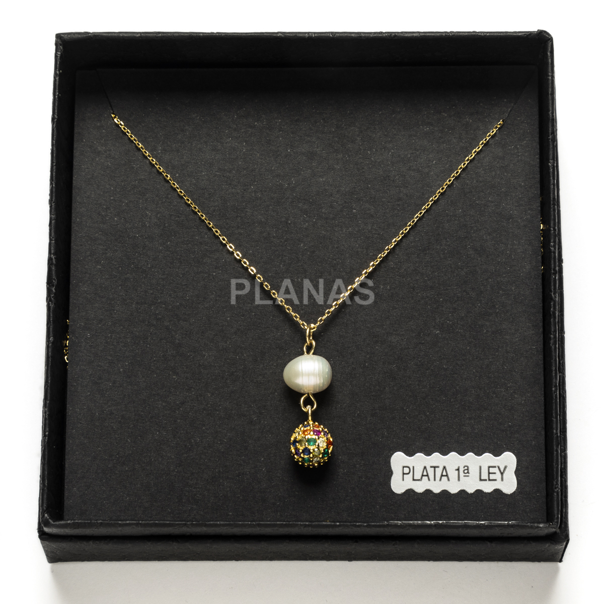 Colar em prata de lei e banhado a ouro com zircônias cúbicas coloridas e pérola cultivada.