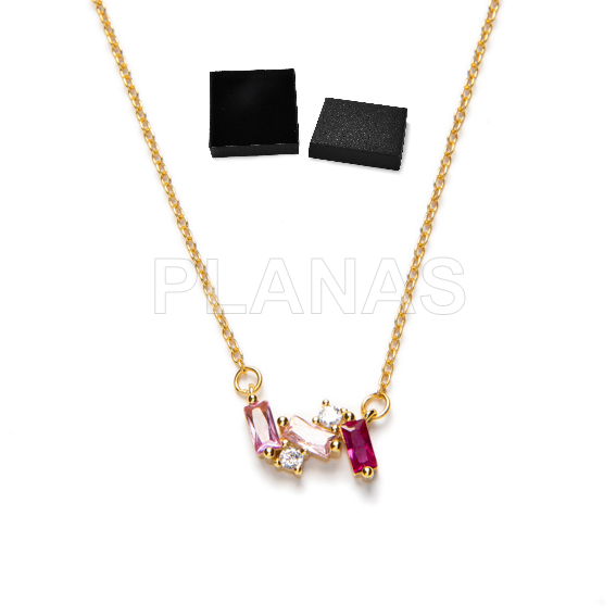 Pingente em prata de lei com banho de ouro e zircônia cúbica rosa. 