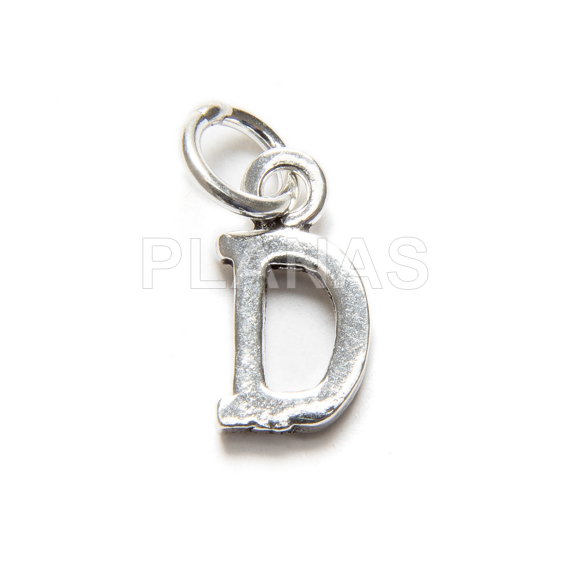 Collar en cordón de macramé rojo con inicial en Plata de ley a escoger.