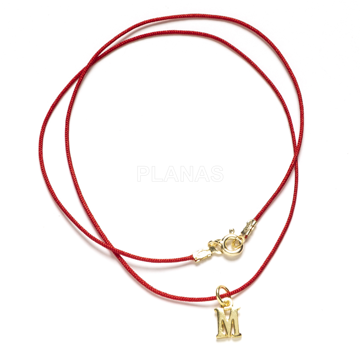 Collar en cordón de macramé rojo con inicial en Plata de ley y Baño oro a escoger.