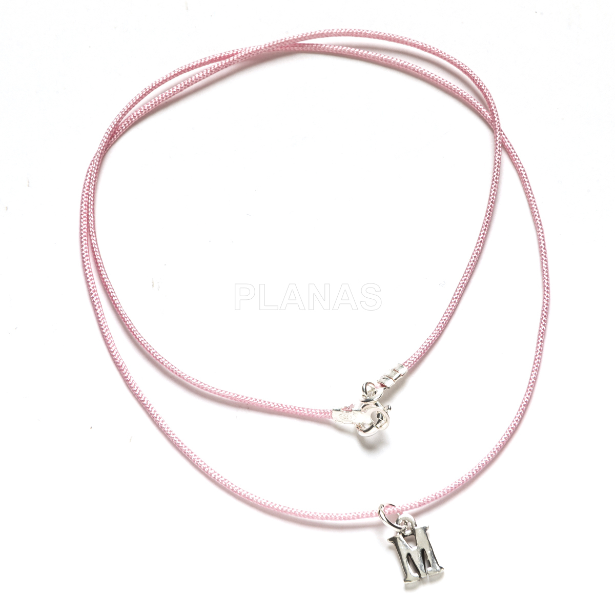 Colar de macramê rosa bebê com inicial em prata de lei à sua escolha.