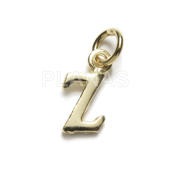 Colar de macramê rosa com inicial, disponível em prata de lei e banho de ouro.