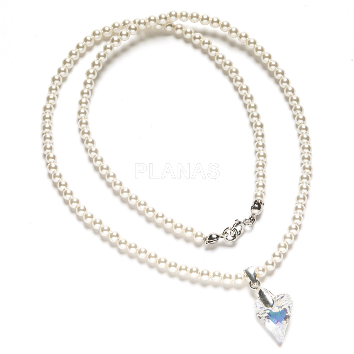 Colar em prata de lei com banho de ródio e pérolas de alta qualidade de 3 mm. coração a/b.