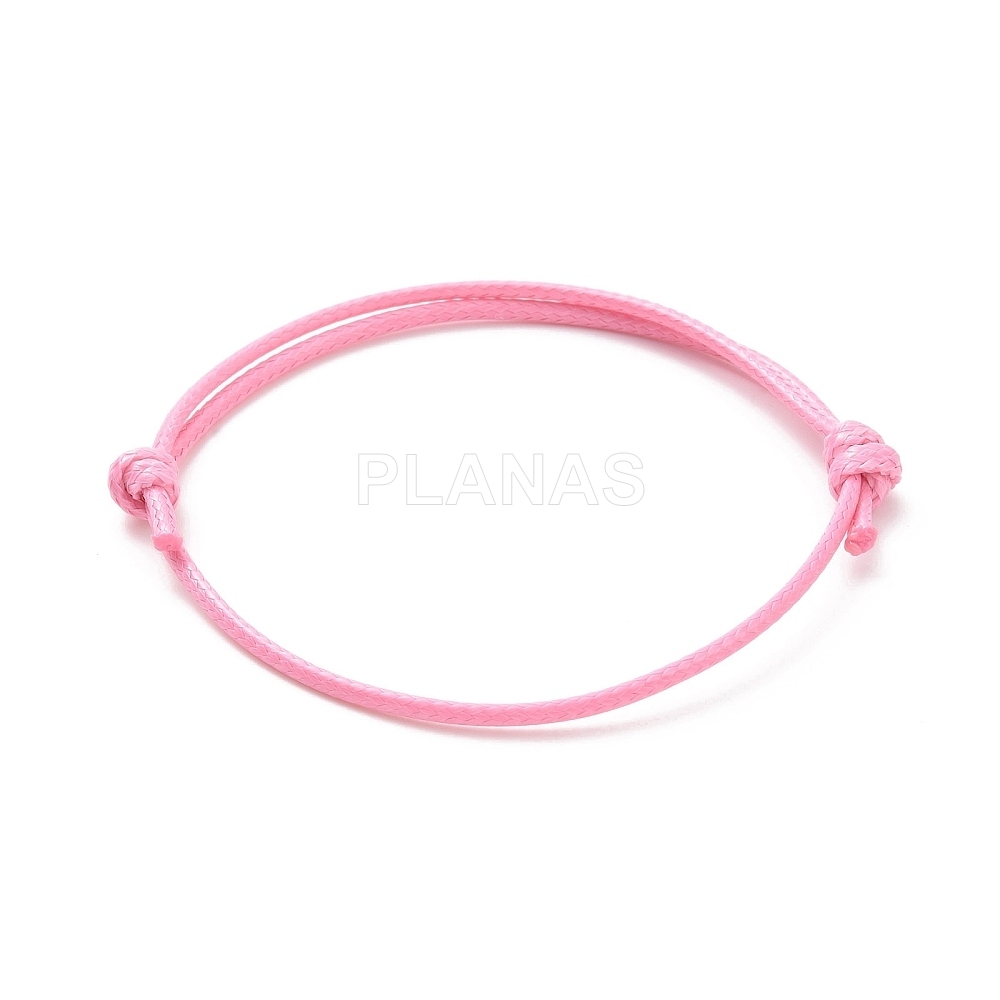 Pulseira com nó deslizante feita de fio encerado coreano, na cor rosa para montagem.