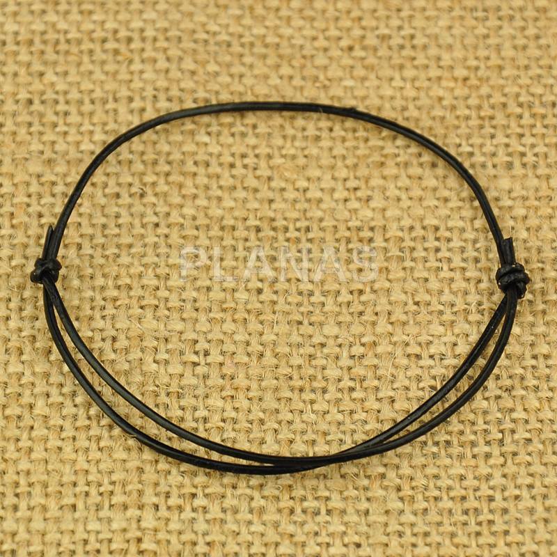 Pulseira de couro preto com nó deslizante, para montaria.