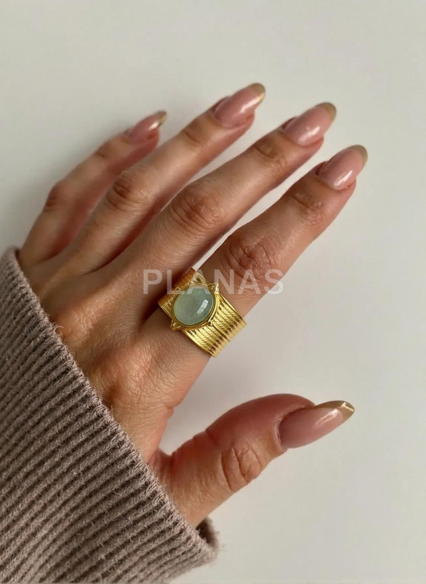 Anel em aço inoxidável 304 com banho de ouro e aventurina verde.