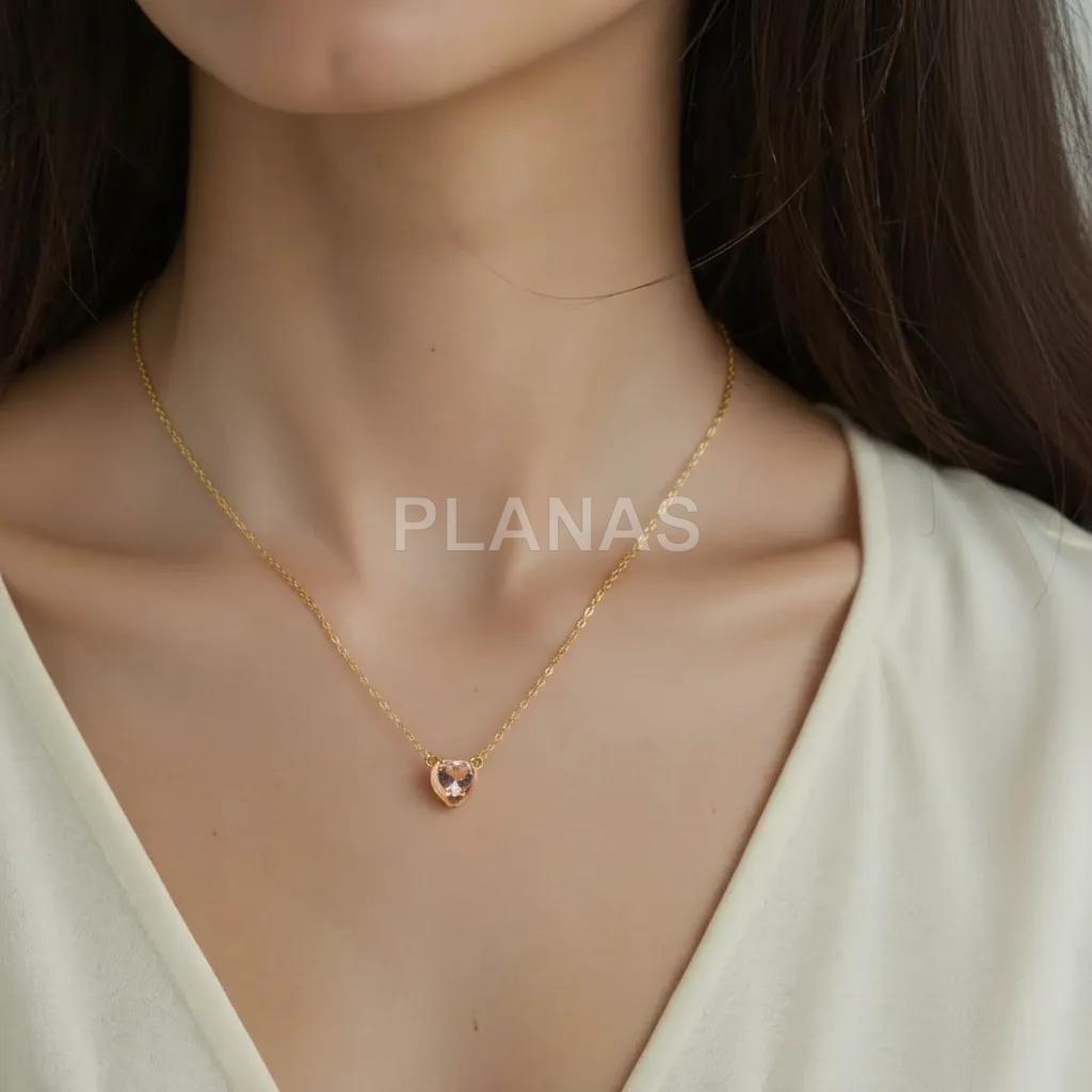 Collar en Plata de ley y Baño Oro con Circonitas y esmalte rosa. CORAZÓN.