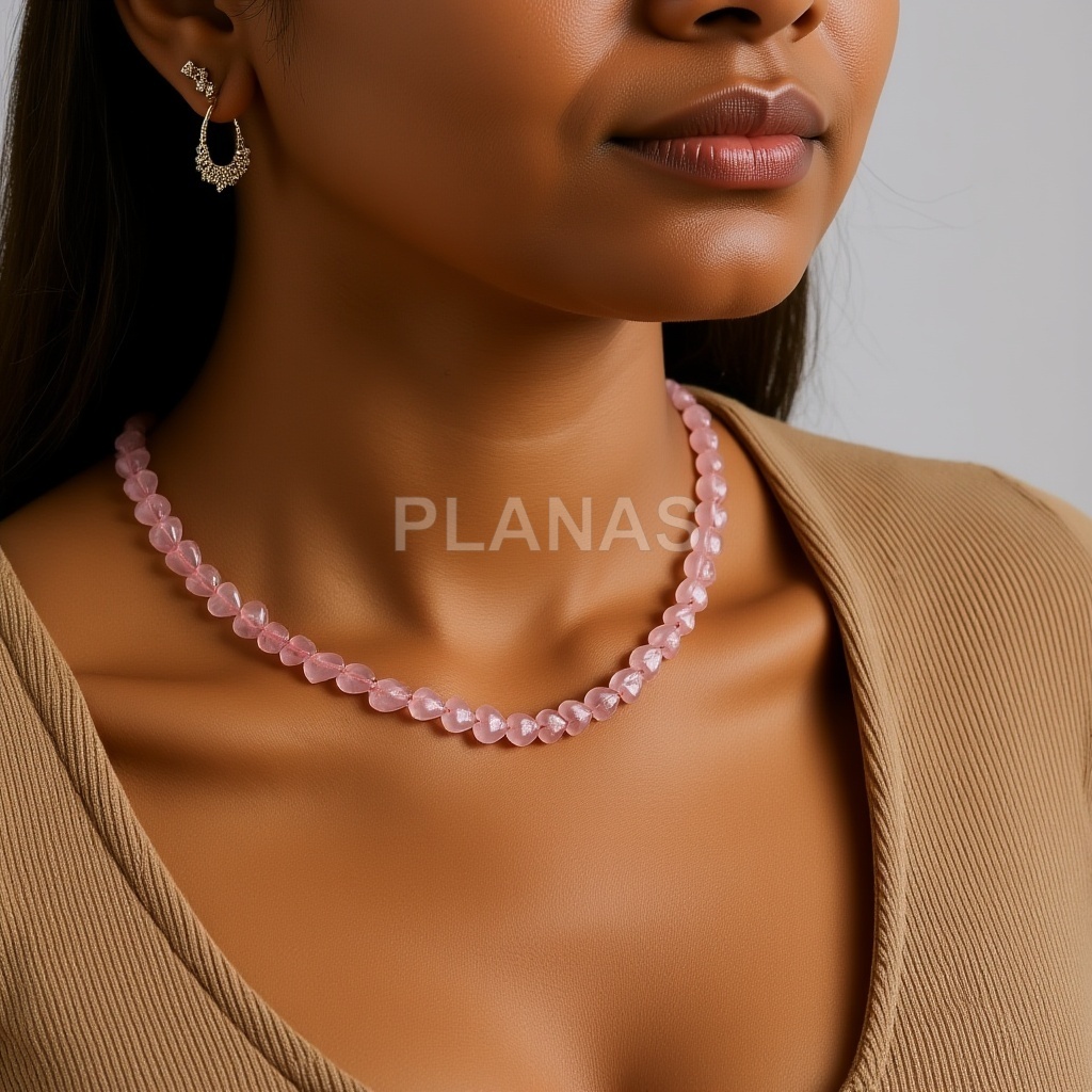 Colar para mãe em prata de lei com corações de quartzo rosa de 10 mm.  