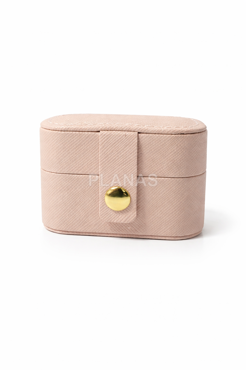 Conjunto composto por anel para o peito, brincos de pérola cultivada em prata de lei e caixa de joias.