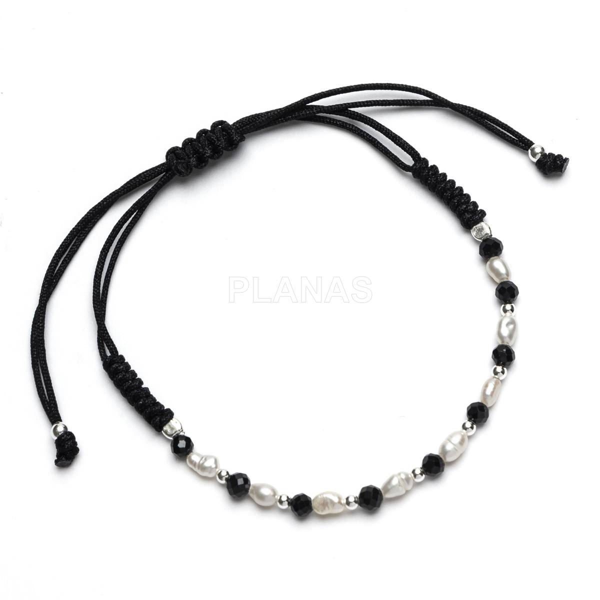 Pulseira de macramê em prata de lei e pérola cultivada. 