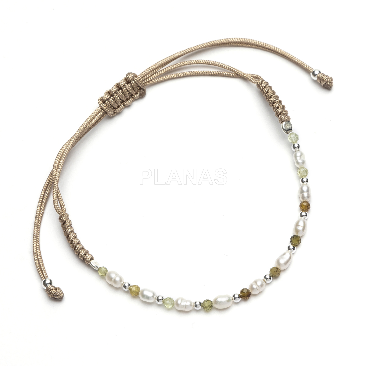Pulseira de macramê em prata de lei e pérola cultivada. 