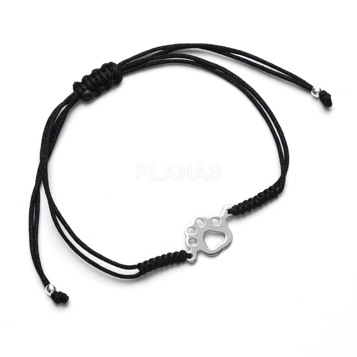 Pulseira de macramê preta em prata de lei. hoof.