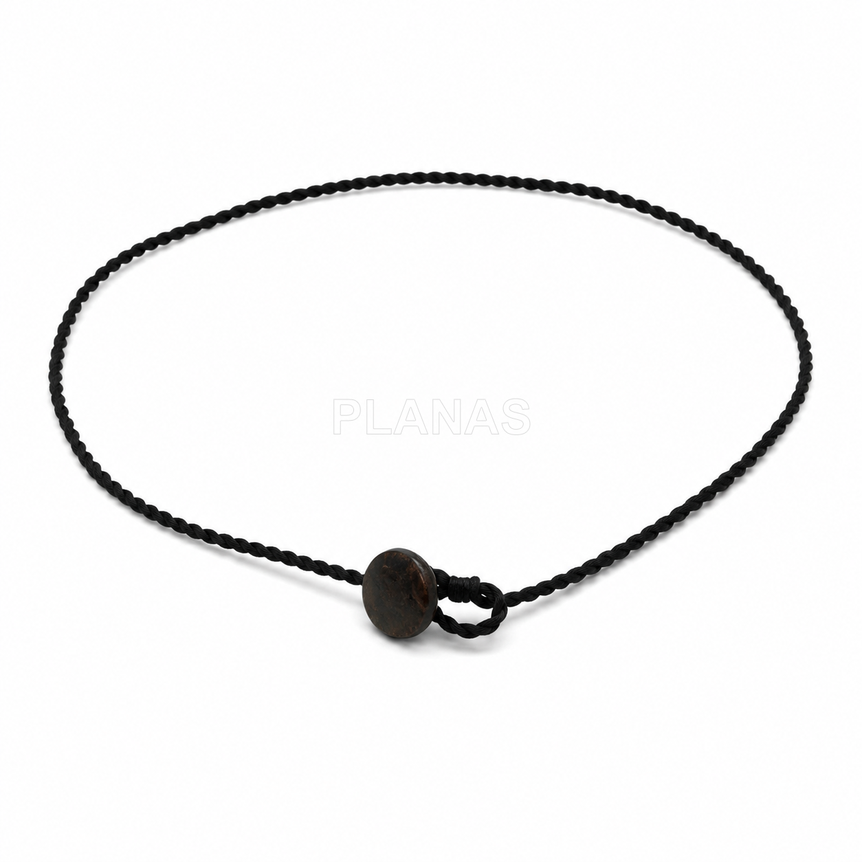 Collar trenzada algodón con cierre de botón.