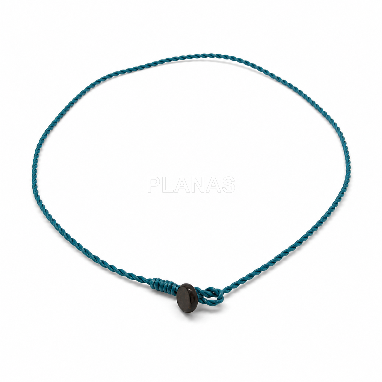 Collar trenzada algodón con cierre de botón.