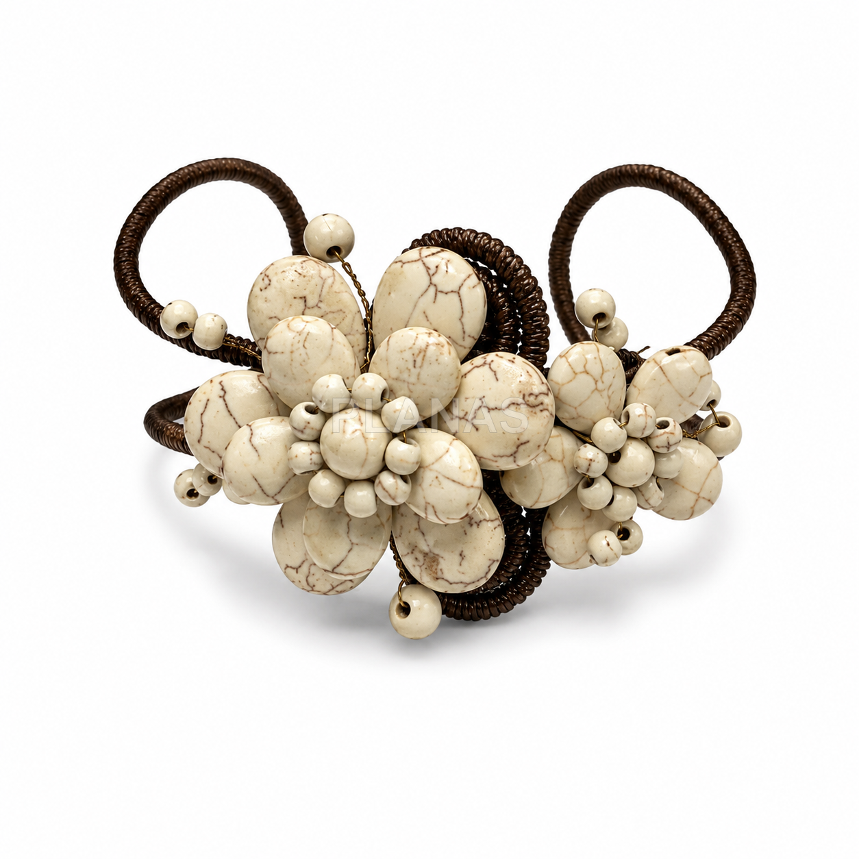 Pulsera rigida de ganchillo hecha a mano.