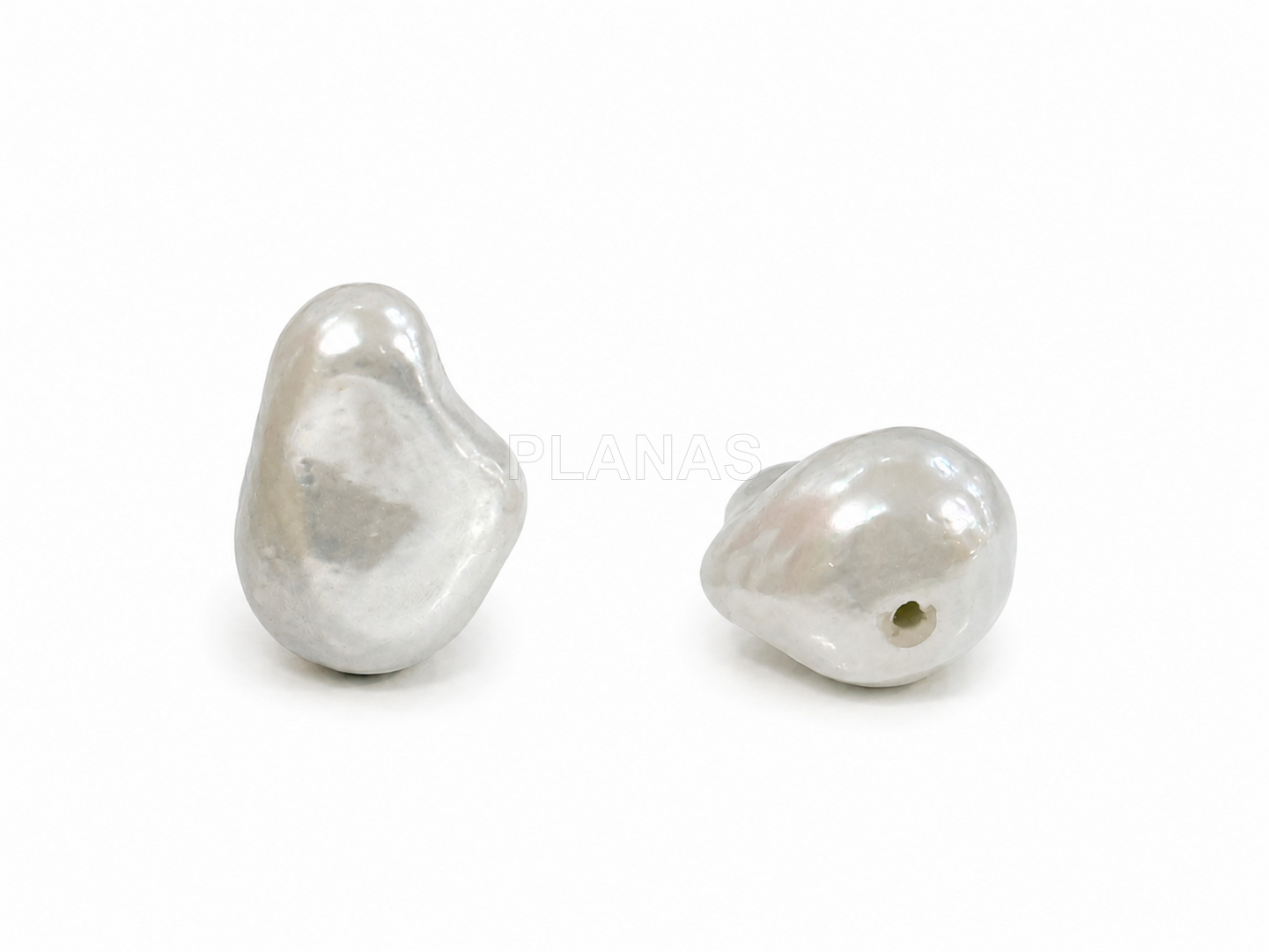 Pérola barroca sintética. 15x10mm.