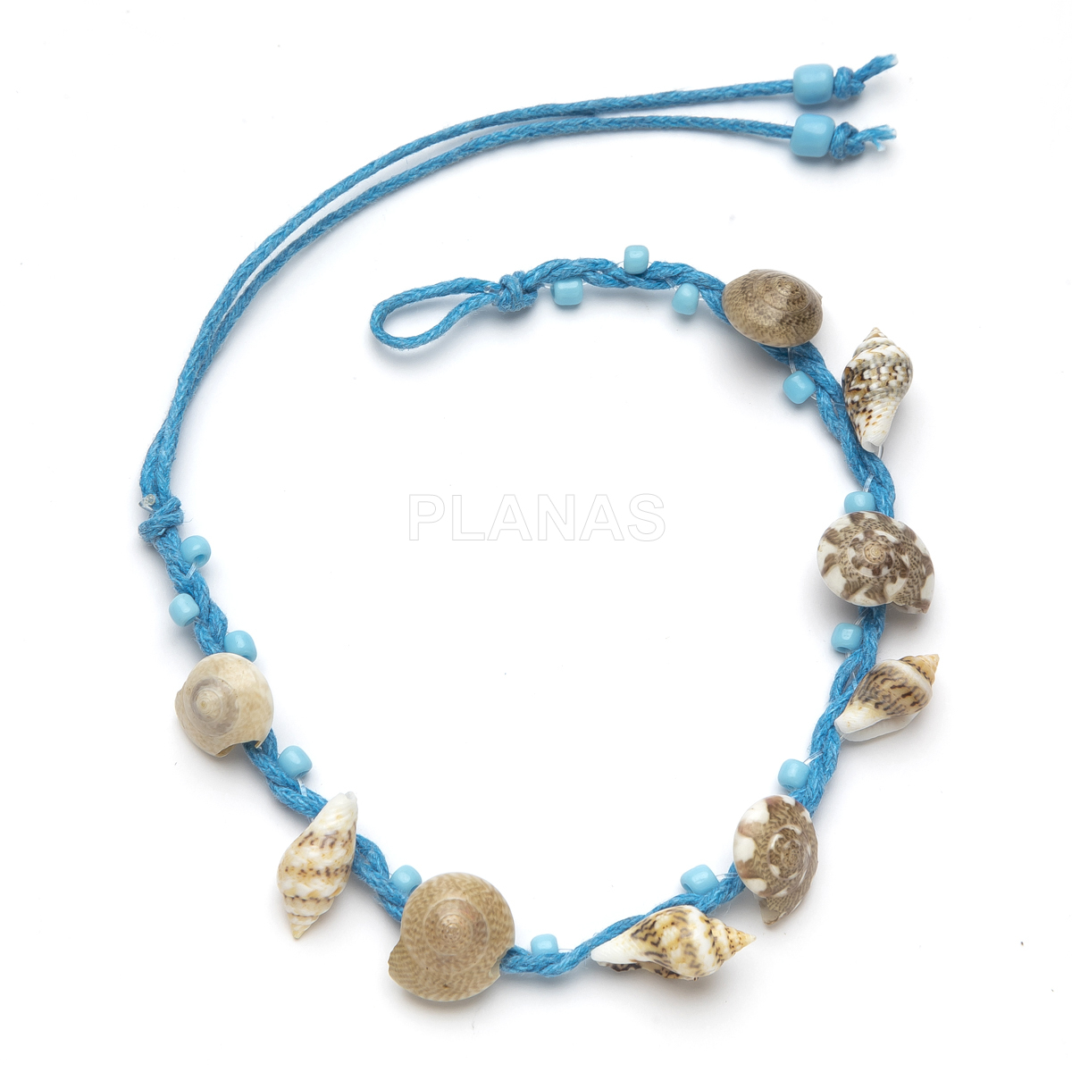 Pulseiras ou tornozeleiras com fio encerado resistente à água e conchas marinhas. 