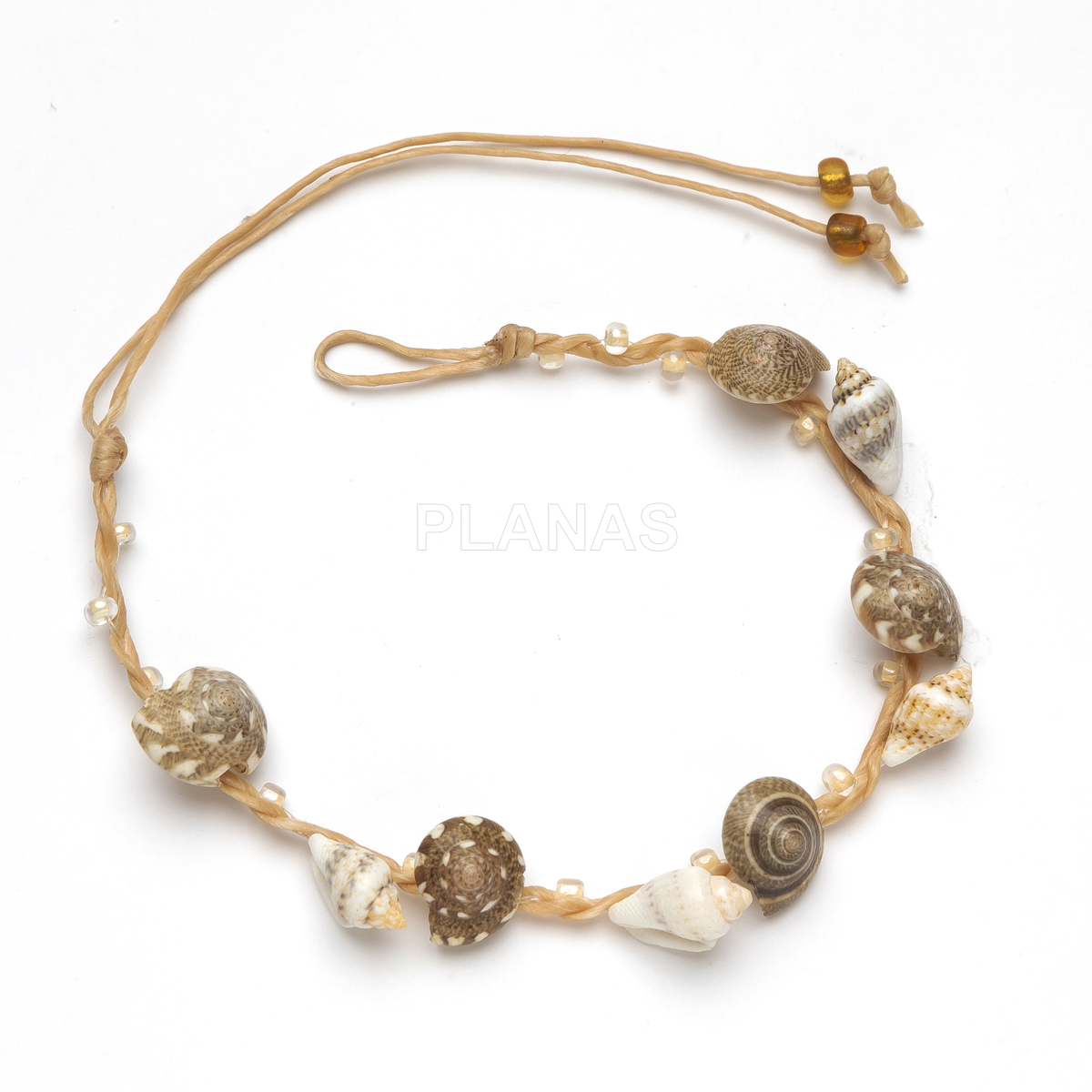 Pulseiras ou tornozeleiras com fio encerado resistente à água e conchas marinhas. 