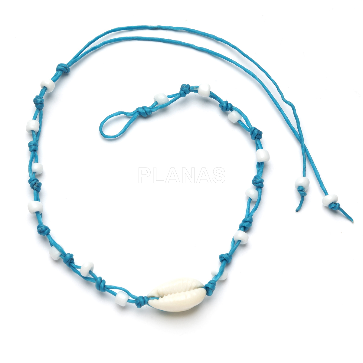 Pulseiras ou tornozeleiras com conchas e fio encerado resistente à água.